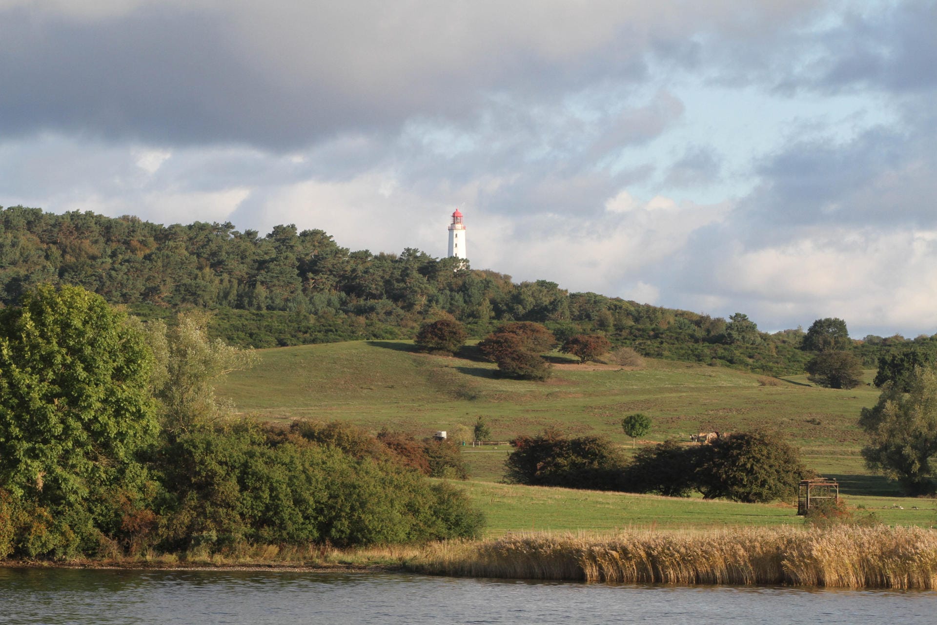 Leuchtturm am Dornbusch: Das Gebäude ist das Wahrzeichen der Ostseeinsel Hiddensee.