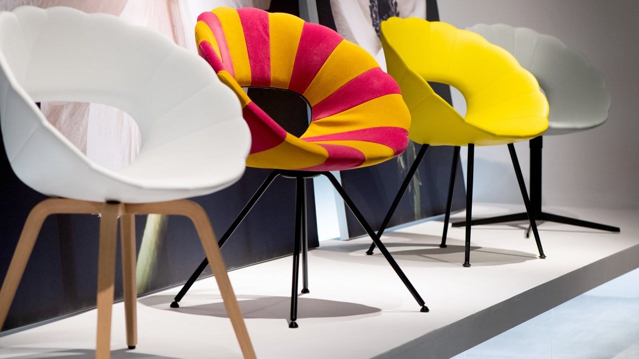 Mit Stühlen in Blütenform kann man die Natur optisch ins Haus holen - Tonon hat sie auf der Internationalen Möbelmesse IMM in Köln vorgestellt.