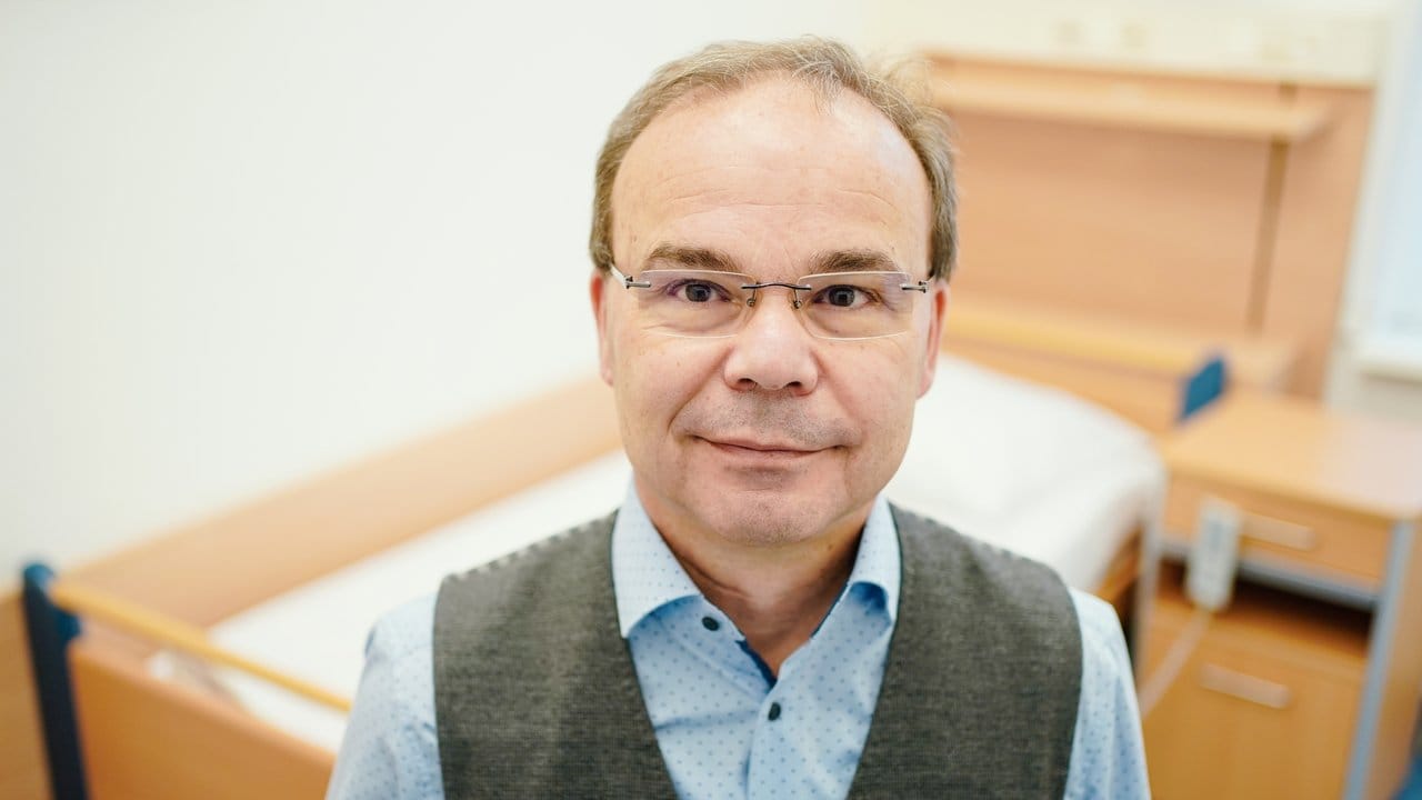 Hans-Günter Weeß ist Leiter des Schlafzentrums.