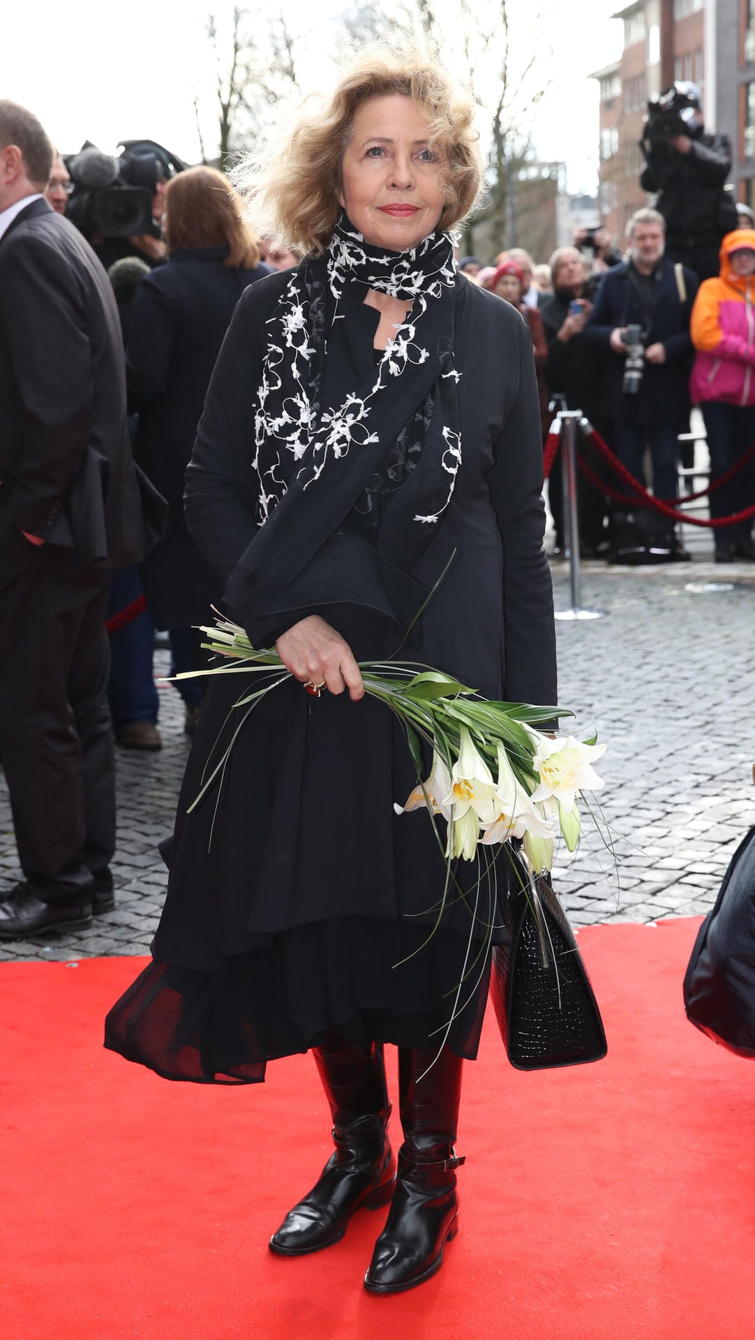 Die Schauspielerin Michaela May beim Abschied von Jan Fedder