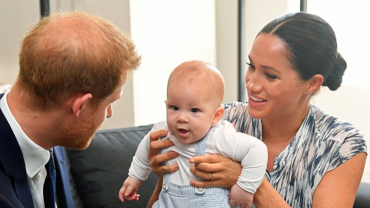 Prinz Harry mit Herzogin Meghan und dem gemeinsamen Sohn Archie 2019 in Kapstadt.