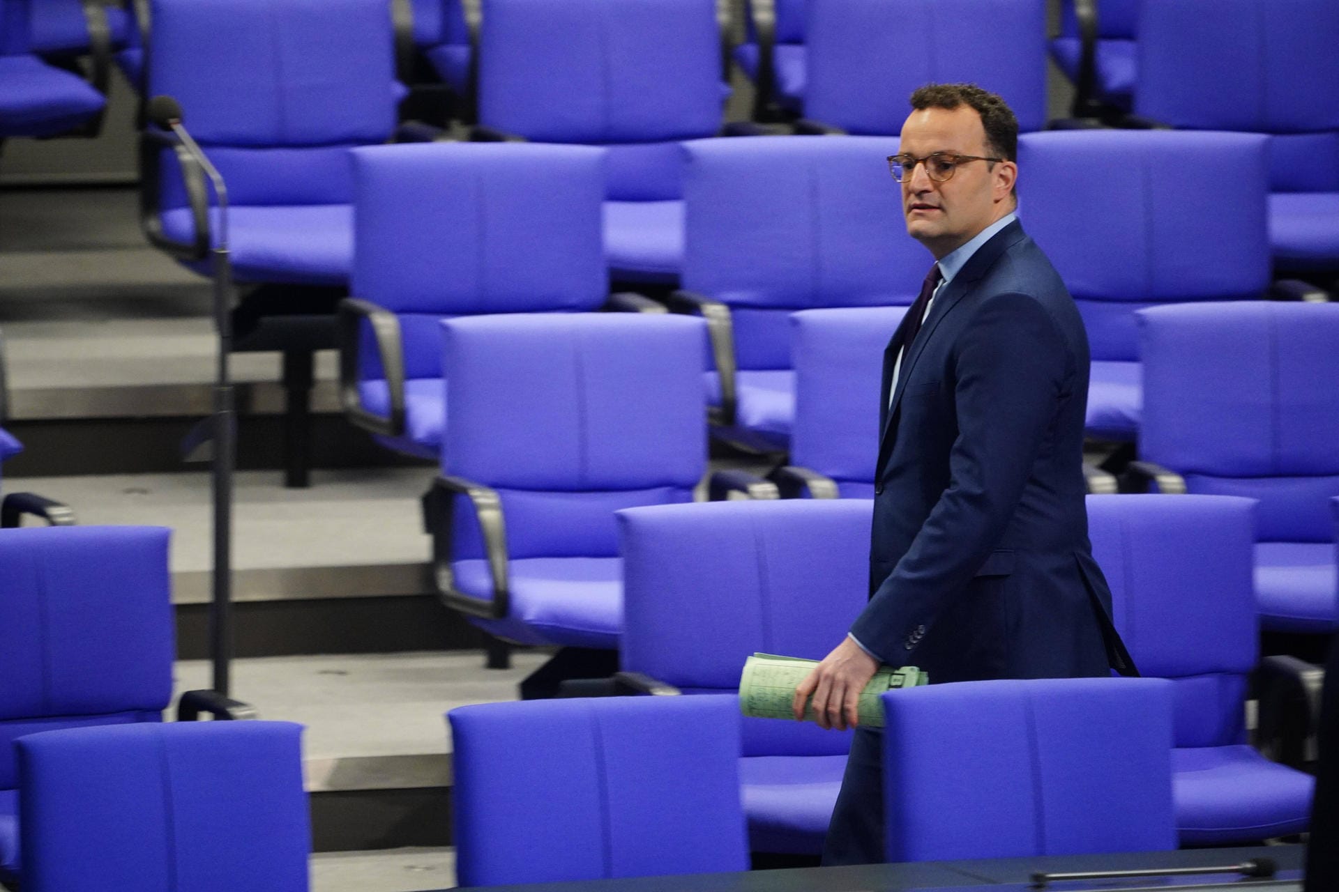 Gesundheitsminister Jens Spahn (CDU) will weiter für mehr Organspenden in Deutschland einsetzen. Er werde die beschlossenen Pläne als Minister mit voller Tatkraft umsetzen. "Dass ich ein Stück enttäuscht bin, liegt in der Natur der Sache." Er hob zugleich hervor, dass die Debatte ein Wert an sich gewesen sei. Patienten hätten gesehen, dass sie nicht vergessen seien.