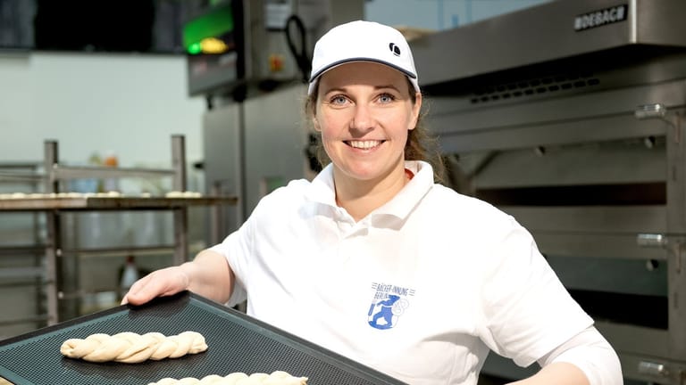 Bäckermeisterin Julia Flach in der Schauküche der Deutschen Innungsbäcker auf der Internationalen Grünen Woche in Berlin.