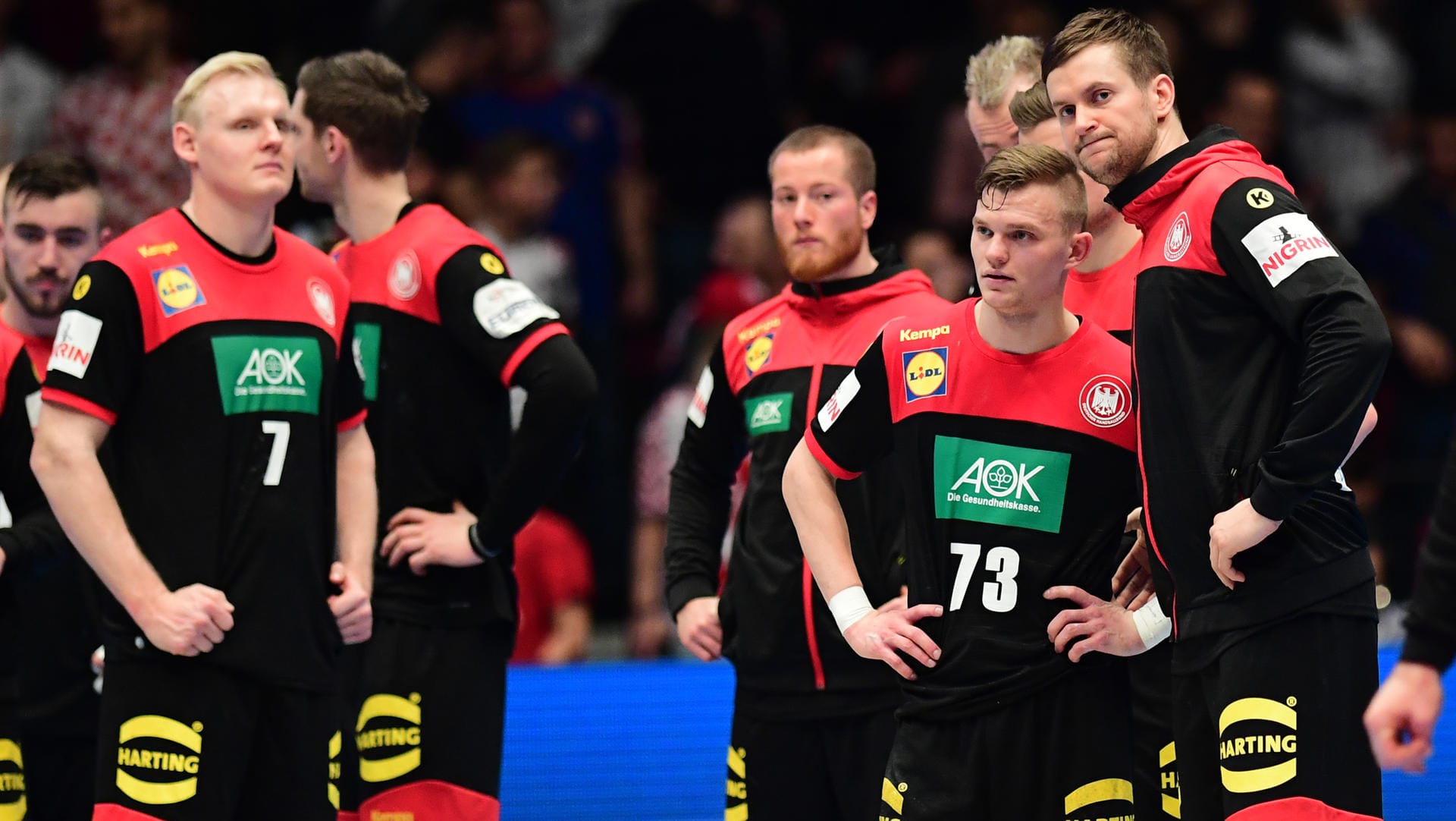 Ein ganz bitterer Abend für das DHB-Team: Trotz der vielleicht besten Leistung der Mannschaft von Trainer Christian Prokop im Laufe dieser Handball-EM stand am Ende ein 24:25 gegen Kroatien – und damit praktisch das Aus. Trotzdem konnten sich ein paar Spieler Bestnoten verdienen. Die Einzelkritik.