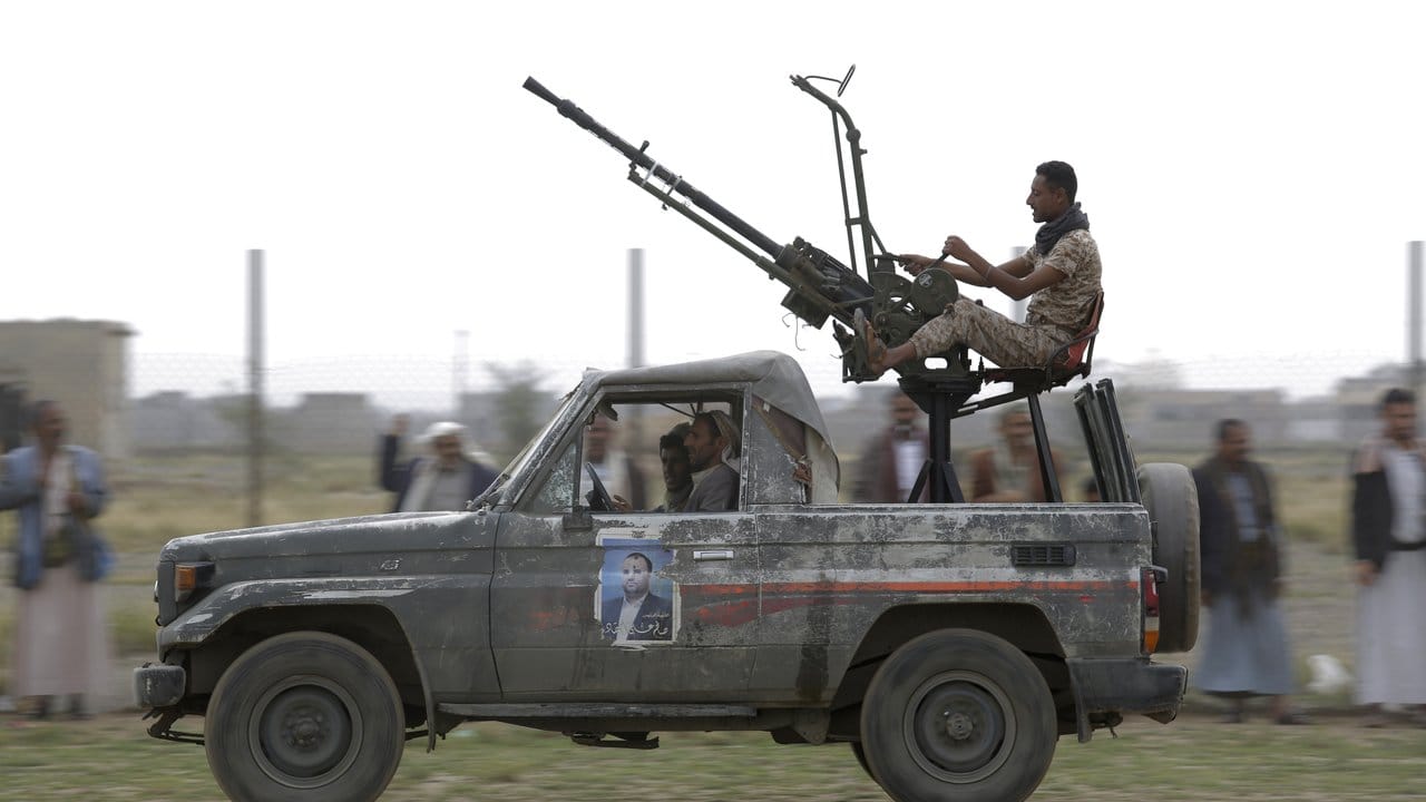 Huthi-Rebellen werden für den tödlichen Raketenangriff verantwortlich gemacht.
