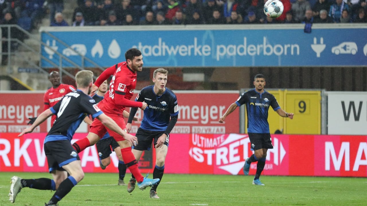 Kevin Volland trifft per Kopfball zur Leverkusener 1:0-Führung gegen den SC Paderborn.