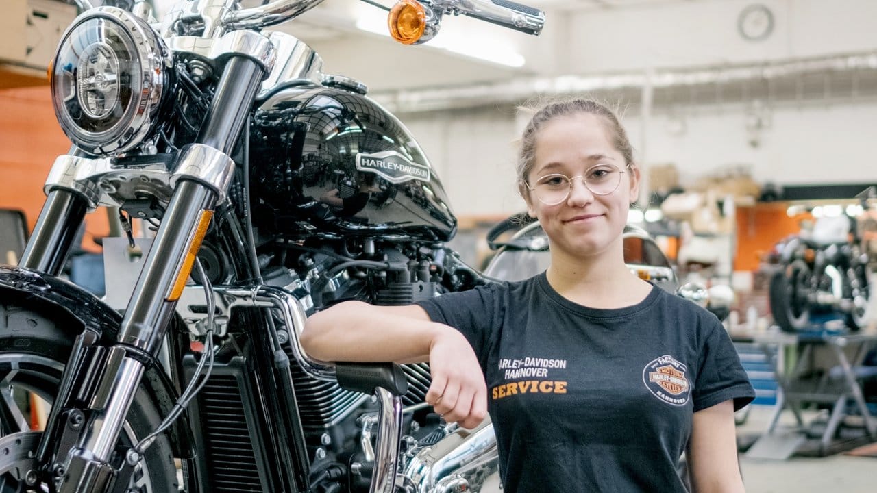 Maja Vukojevic hat sie sich auf die Fachrichtung Motorradtechnik spezialisiert.