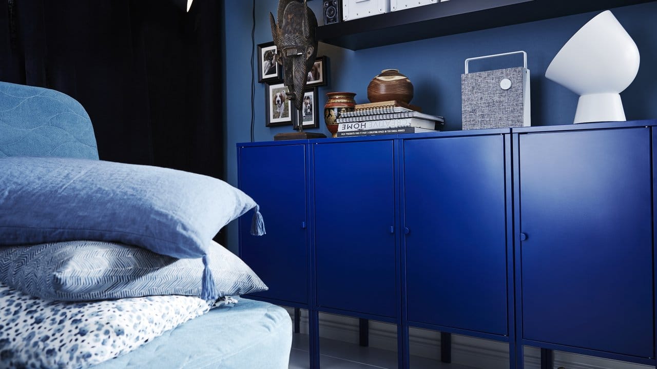 Nicht nur ein Blauton ist derzeit angesagt, sondern die gesamte Blaupalette - wie es zum Beispiel auch Ikea aufgreift.