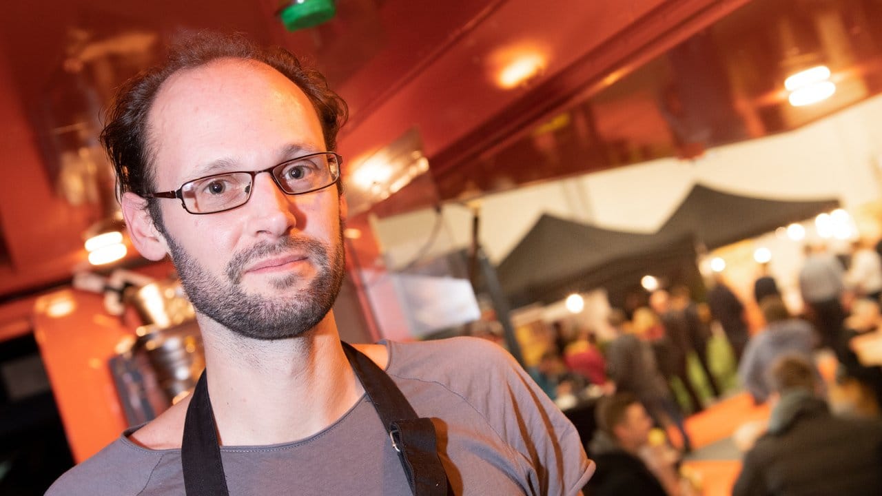 Danny Kömmler verkauft aus dem Piekfein-Foodtruck Pulled Pork Burger. Danny Kömmler verkauft aus dem Piekfein-Foodtruck Pulled Pork Burger.