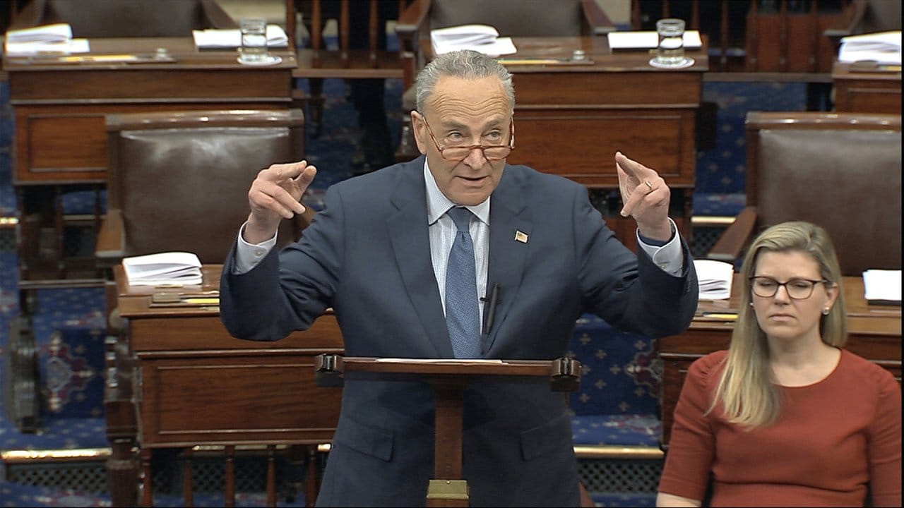 Chuck Schumer, demokratischer Minderheitsführer im Senat, äußert sich im US-Kapitol.