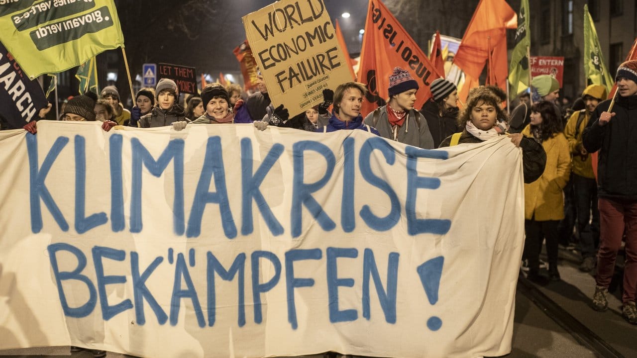 Demonstranten protestieren in Zürich gegen das Weltwirtschaftsforum (WEF).