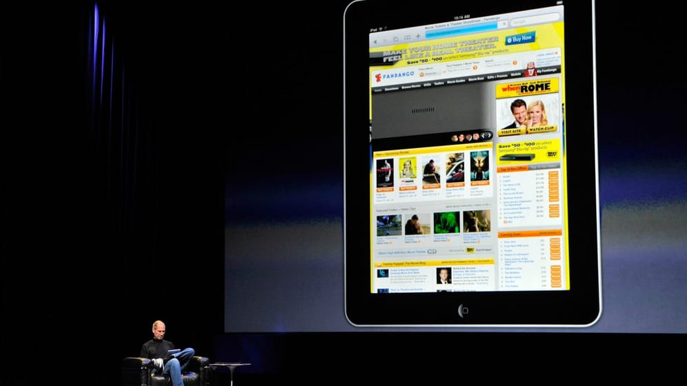 Apple-Chef Steve Jobs enthüllt das lang erwartete iPad während eines Apple Events im Yerba Buena Center for the Arts Theater in San Francisco.