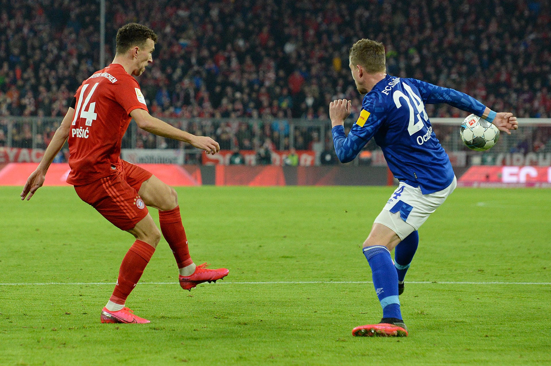 Bastian Oczipka: Versuchte auf seiner Seite das Menschenmögliche gegen Müller und Goretzka, bekam dabei kaum Hilfe seiner Teamkollegen. Hartnäckig im Zweikampf und zumindest ansatzweise mit dem Durchsetzungsvermögen, das seinen Mitspielern heute gefehlt hat. Note 4