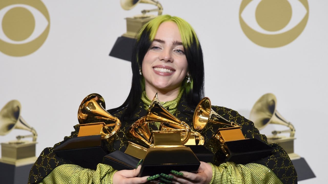 Billie Eilish hat bei den Grammys wahrlich abgeräumt.