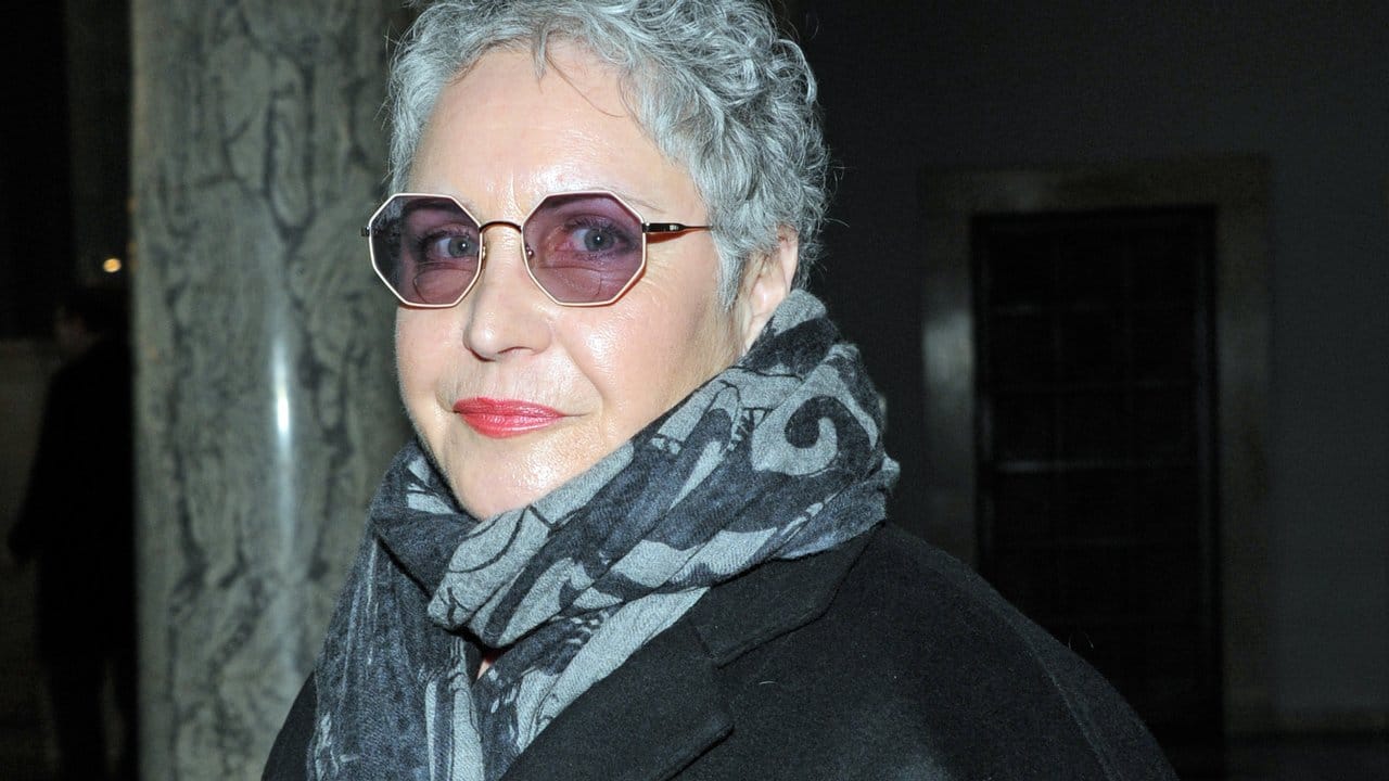 Die Schauspielerin Katherina Jacob auf dem Weg zur Trauerfeier. Die Schauspielerin Katherina Jacob auf dem Weg zur Trauerfeier.