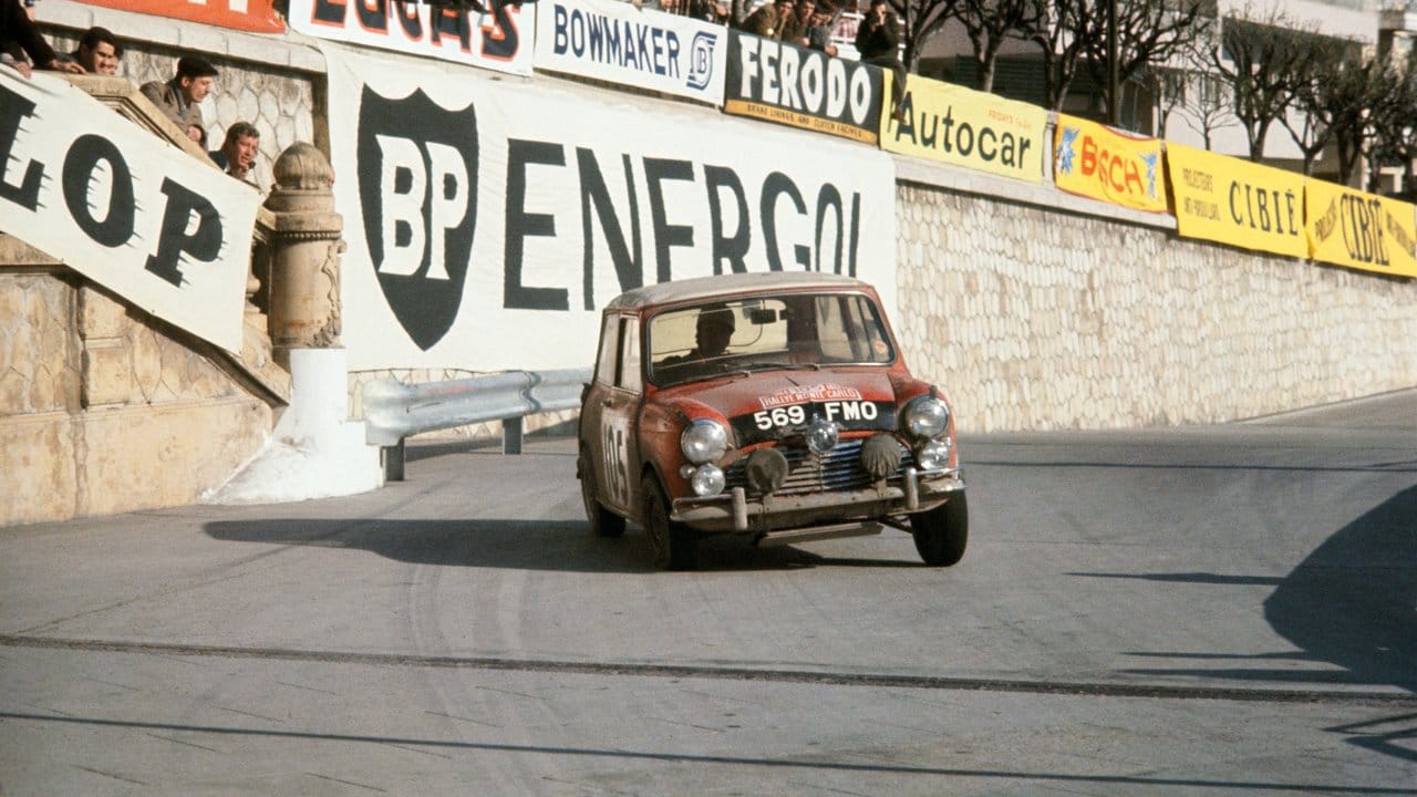 Historische Hatz: Rauno Aaltonen eilt 1964 bei der Rallye Monte-Carlo forsch um die Kurve.