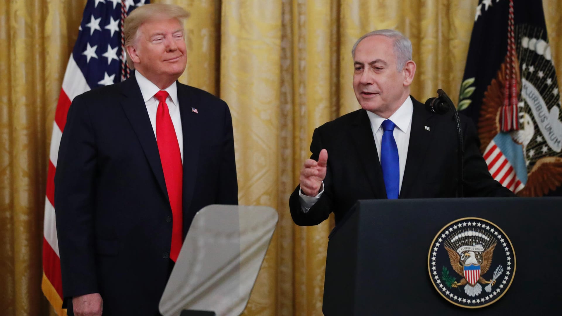 "t-online.de": "Schon dass Israels Premier von einem "Deal des Jahrhunderts" spricht, muss die Gegenseite misstrauisch machen – ebenso wie die Tatsache, dass der Mann sich schon in wenigen Wochen seiner dritten Parlamentswahl binnen eines Jahres stellen muss."