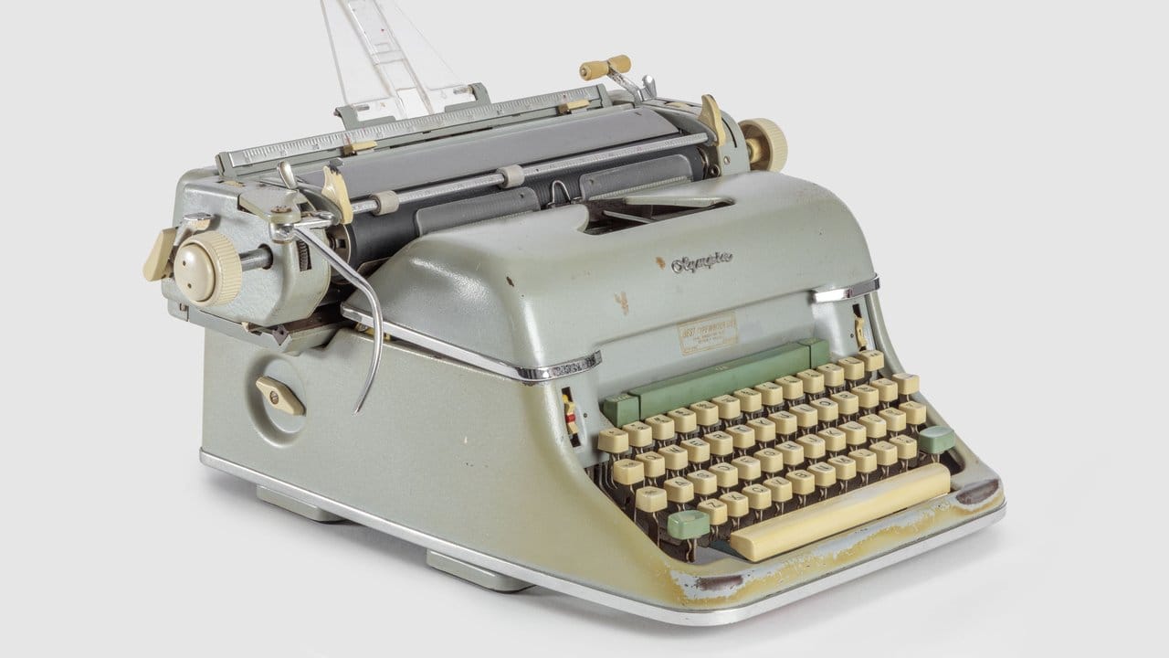 Die Schreibmaschine, auf der Joseph Stefano das Drehbuch zu Alfred Hitchcocks Schocker "Psycho" (1960) schrieb.