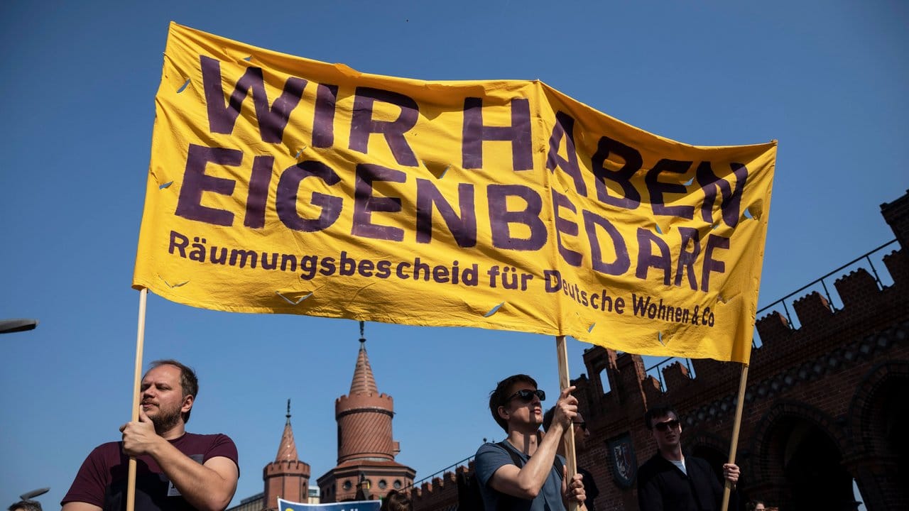 Demonstration gegen steigende Mieten in Berlin: "Wir haben Eigenbedarf".