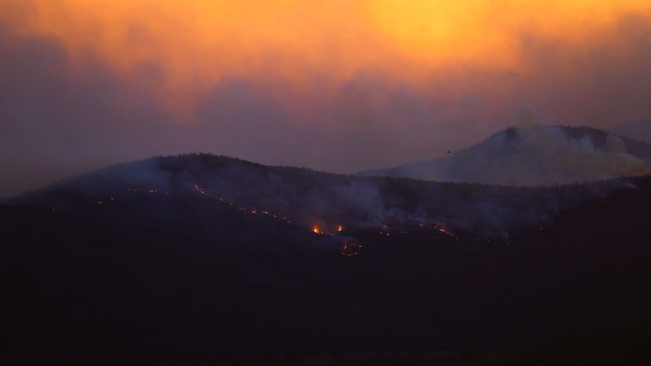Ein Buschfeuer im Orroral Valley südöich von Canberra. Ein Buschfeuer im Orroral Valley südöich von Canberra.