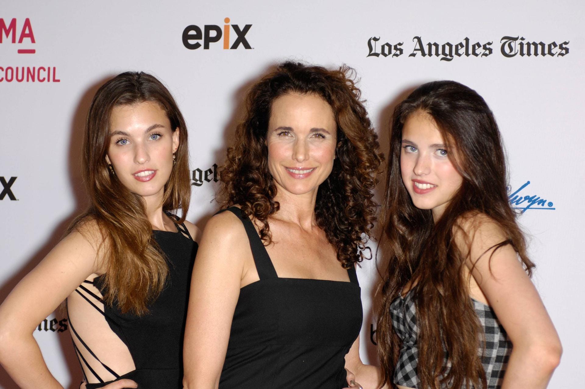 Rainey Qualley, Andie MacDowell und Margaret Qualley: Gemeinsam mit ihren beiden Töchtern bei einer Filmpremiere 2012 in Los Angeles.