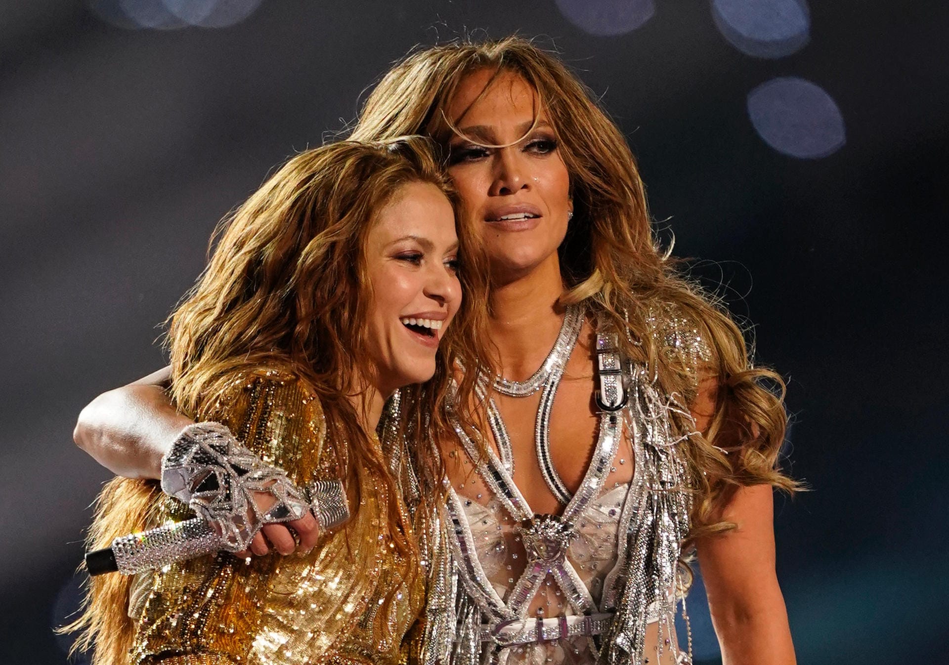 Halbzeit-Show beim Super Bowl: Shakira und Jennifer Lopez haben die Erwartungen vieler Zuschauer wohl übertroffen.