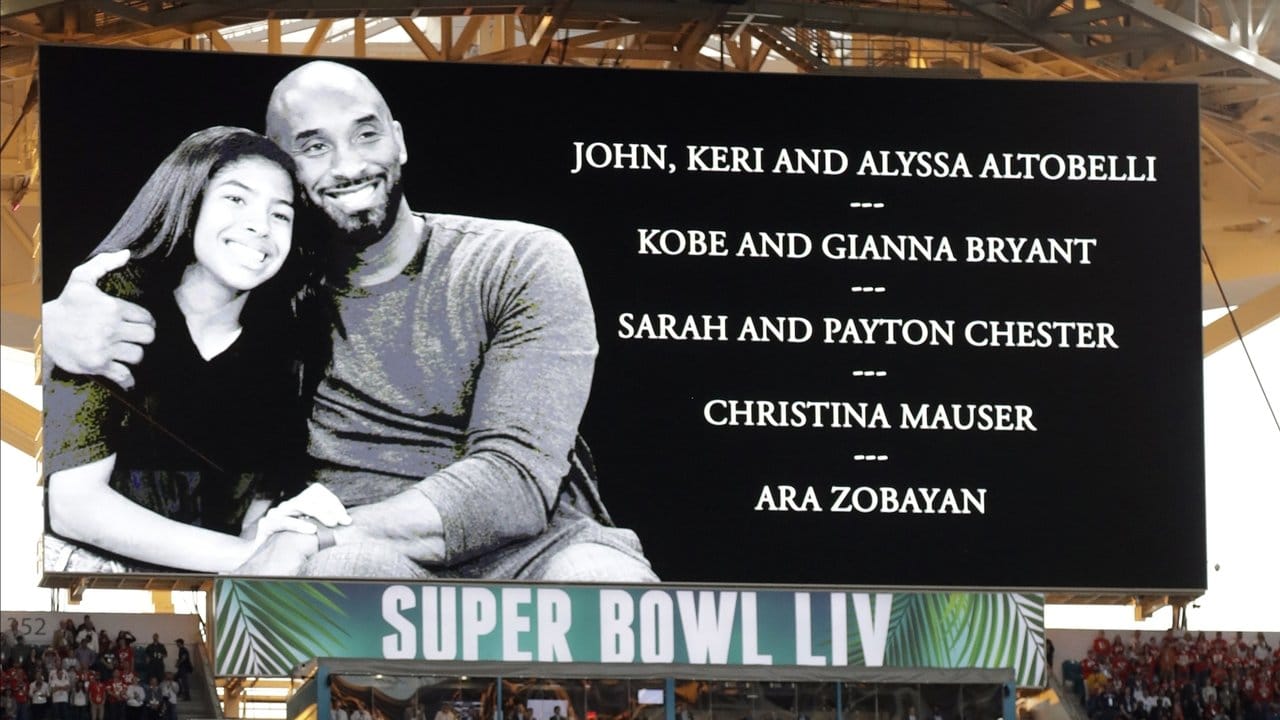 Vor dem Beginn des Super Bowls gedenken die Football-Teams tödlich verunglückten Basketball-Ikone Kobe Bryant, seiner 13 Jahre alten Tochter Gianna und den weiteren sieben Insassen.