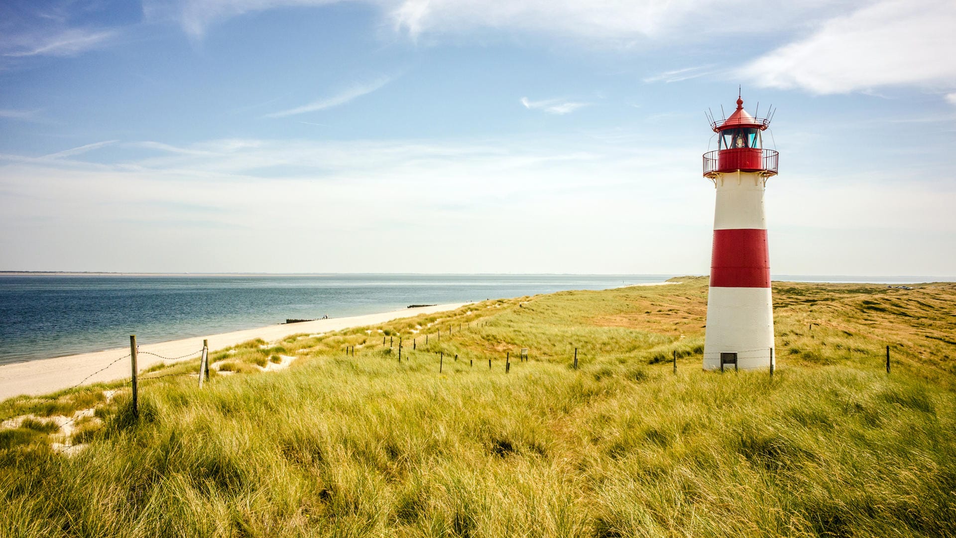 Nicht nur der Leuchtturm in Hörnum ist sehenswert, auch die bekannte Sansibar, die sich ebenfalls in dem Ort befindet.