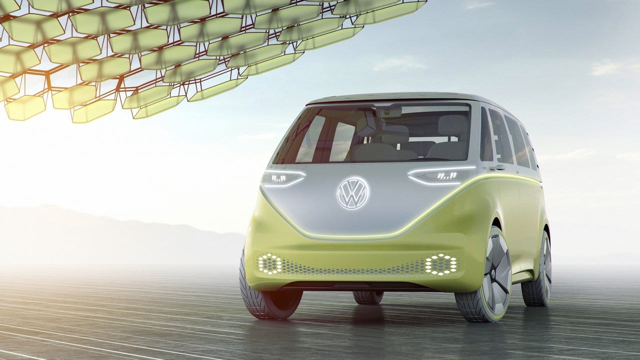 Soll nun nach den Studien der vergangenen Jahren 2022 verkauft werden: Der elektrische Retrobus VW ID Buzz.