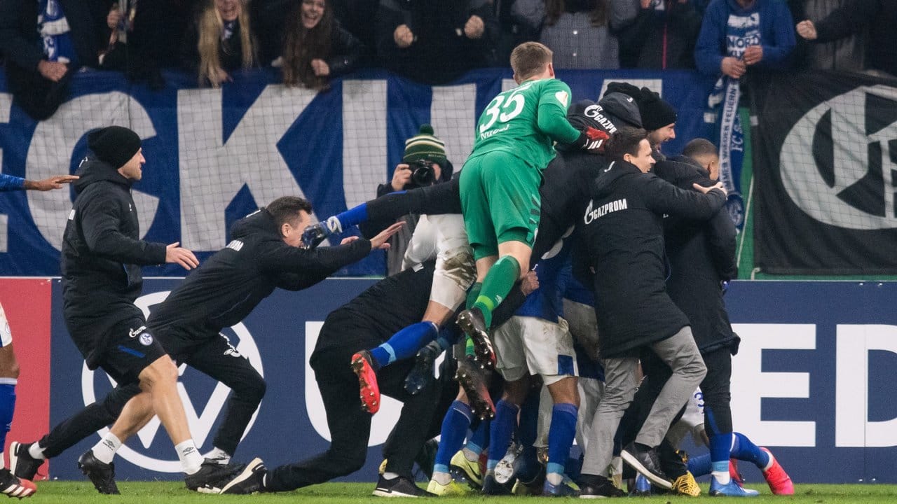 Schalke 04 musste gegen Hertha BSC in die Verlängerung. Schalke 04 musste gegen Hertha BSC in die Verlängerung.