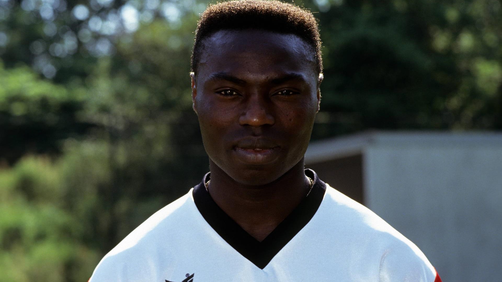 Souleymane Sané: Der Vater von Nationalspieler Leroy Sané wurde in der Saison 1990/91 während des Achtelfinals des DFB-Pokals von HSV-Fans mit Affenlauten und "Neger raus!"-Rufen beleidigt. Der Wattenscheider zeigte sich sowohl auf dem als auch neben dem Platz schlagfertig: Der Stürmer traf zum entscheidenden 2:1 für die Bochumer und sagte im Anschluss in Richtung der Hamburger: "Nix Neger raus, HSV ist raus!"