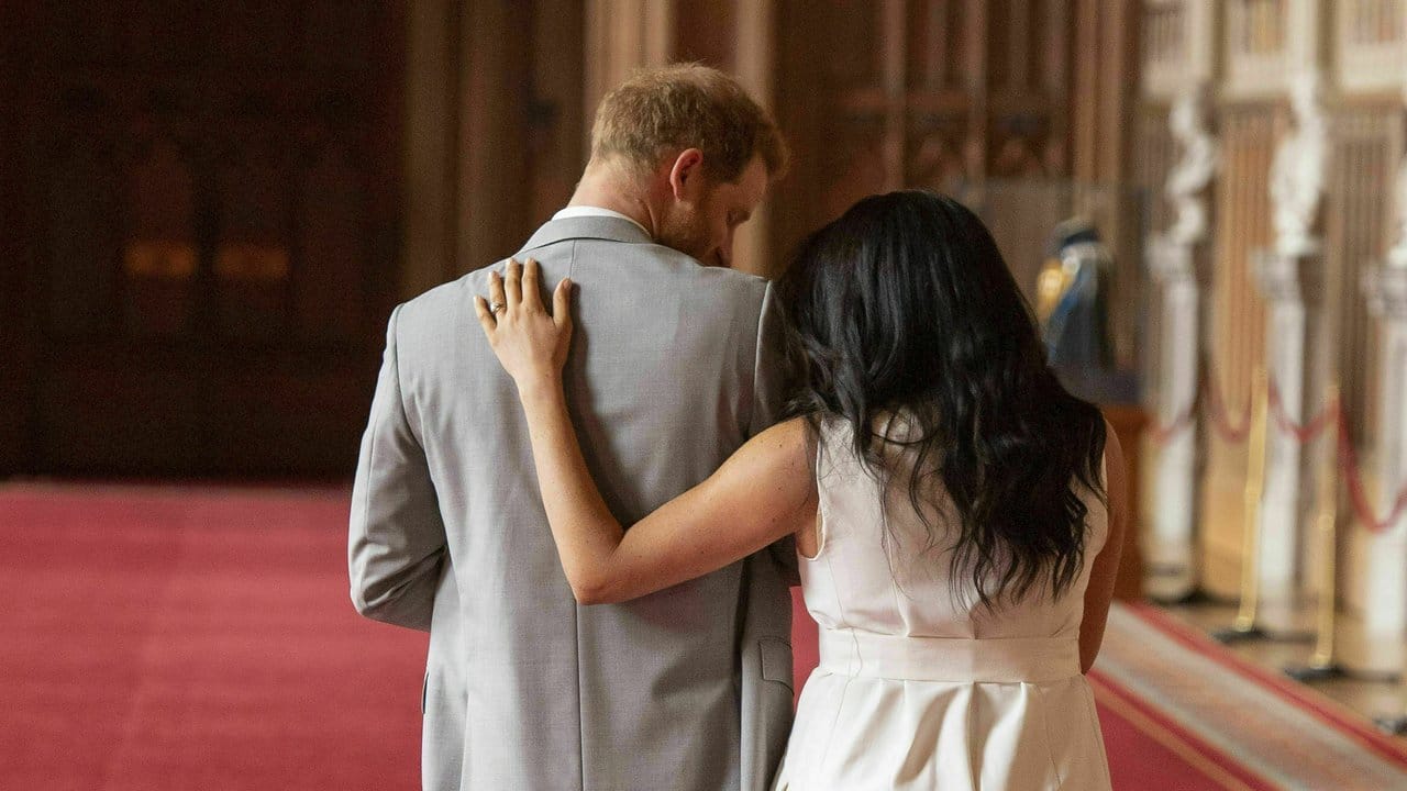 Sie sind auf dem Absprung: Meghan, Herzogin von Sussex, und Prinz Harry, Herzog von Sussex. Sie sind auf dem Absprung: Meghan, Herzogin von Sussex, und Prinz Harry, Herzog von Sussex.