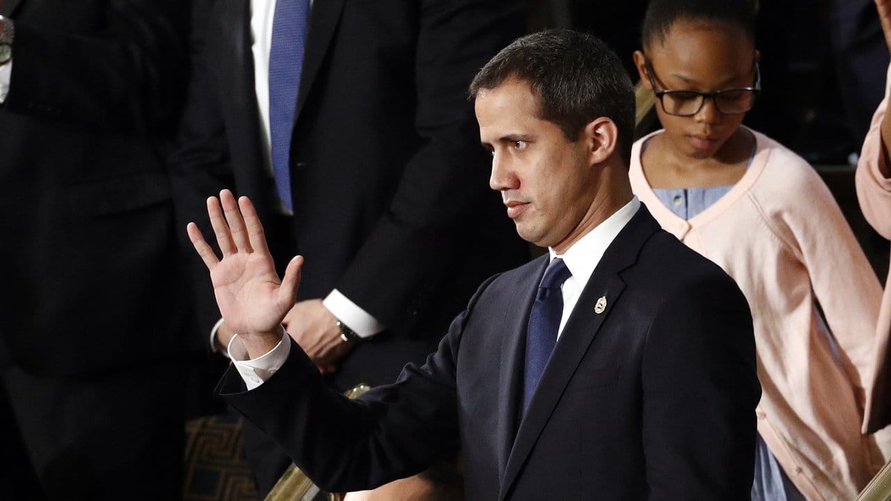 Dem venezolanischen Interimspräsidenten Juan Guaidó sagte Trump bei seiner Ansprache weitere Unterstützung zu.