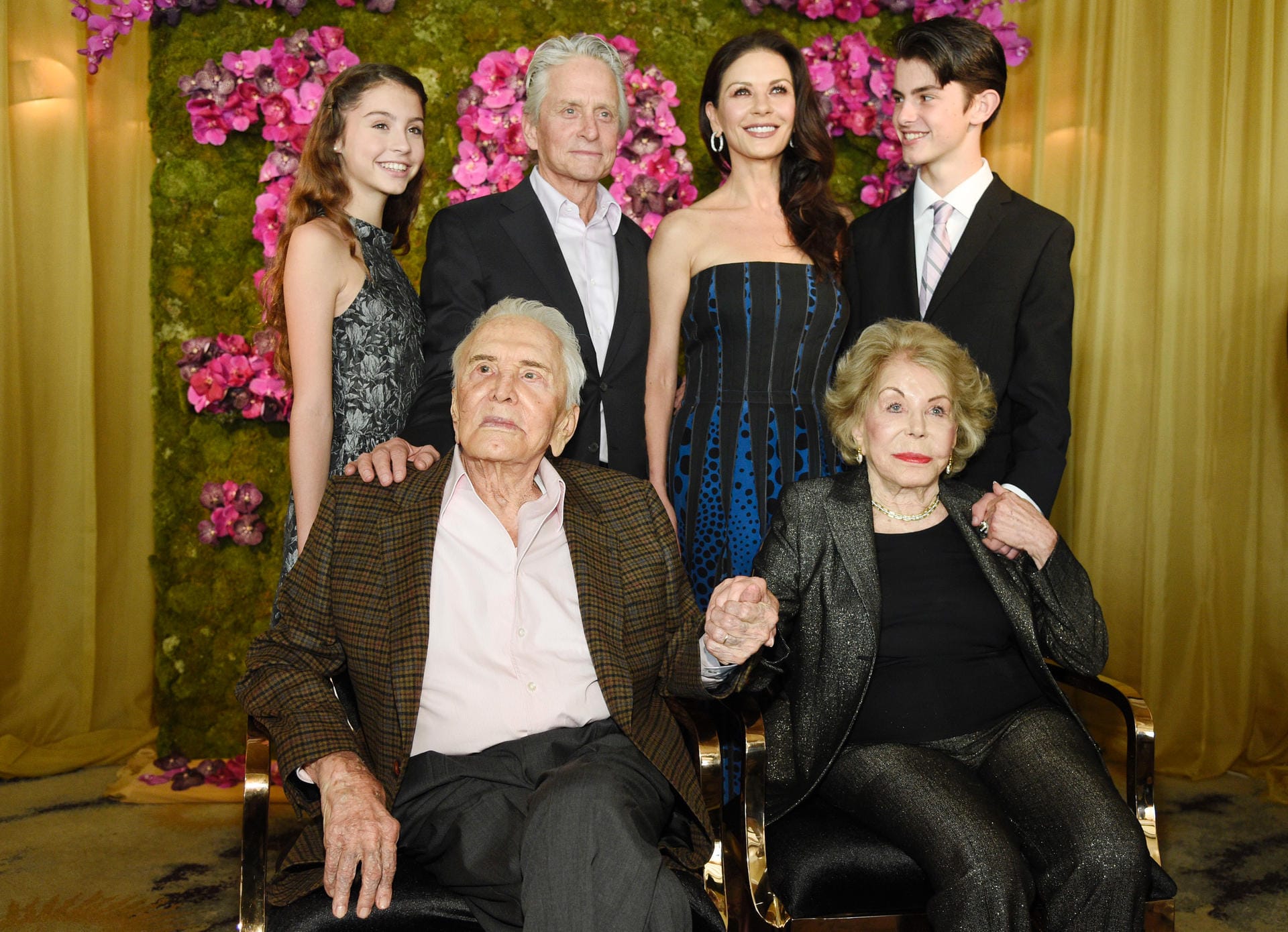 Tod einer Hollywood-Legende: Kirk Douglas und seine Frau Anne mit Familie.