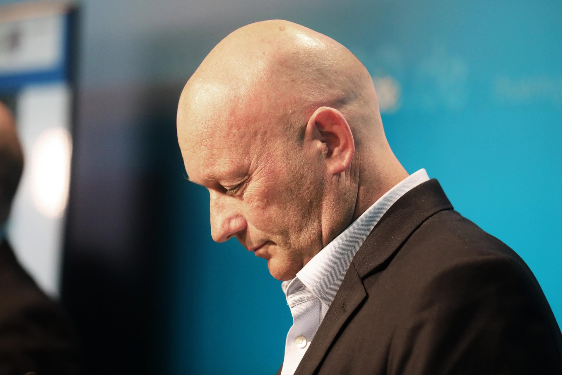 Nach einem Tag war schon wieder alles vorbei. Der FDP-Politiker Thomas Kemmerich hat seinen Rücktritt vom Amt des Ministerpräsidenten in Thüringen erklärt. Nach einem Tag war schon wieder alles vorbei. Der FDP-Politiker Thomas Kemmerich hat seinen Rücktritt vom Amt des Ministerpräsidenten in Thüringen erklärt.