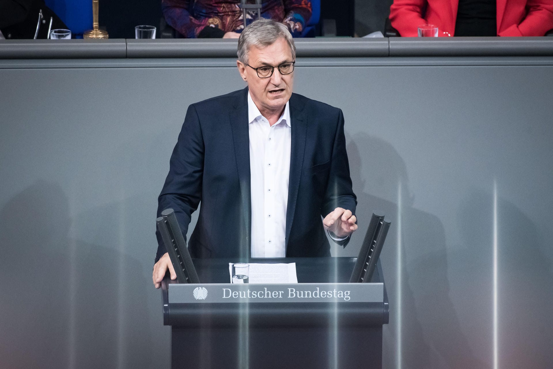 Linken-Chef Bernd Riexinger sagte: "Respekt an die FDP, dass sie ihren Fehler korrigiert. Jetzt haben die Thüringerinnen und Thüringer die Chance den überaus beliebten Bodo Ramelow auch mit einem klaren Mandat auszustatten!" Linken-Chef Bernd Riexinger sagte: "Respekt an die FDP, dass sie ihren Fehler korrigiert. Jetzt haben die Thüringerinnen und Thüringer die Chance den überaus beliebten Bodo Ramelow auch mit einem klaren Mandat auszustatten!"