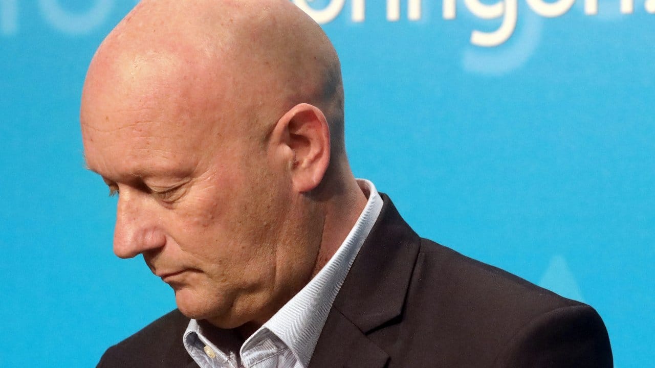 Thomas Kemmerich ist mit sofortiger Wirkung zurückgetreten. Thomas Kemmerich ist mit sofortiger Wirkung zurückgetreten.