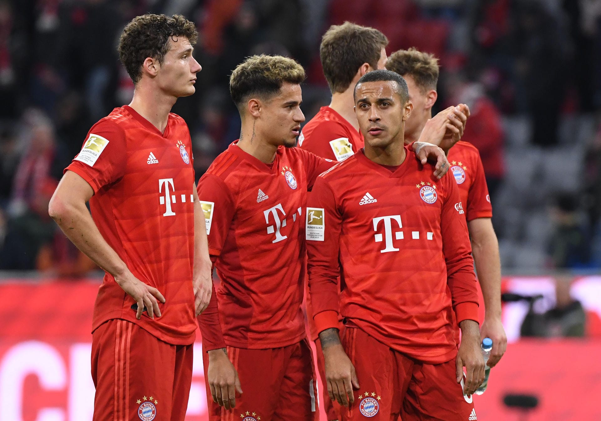 Der FC Bayern holt gegen Herausforderer RB Leipzig ein torloses Remis. Dabei können nur wenige Stars des Rekordmeisters voll überzeugen – aber ein Youngster reißt wieder alle mit. Die Münchner in der Einzelkritik.
