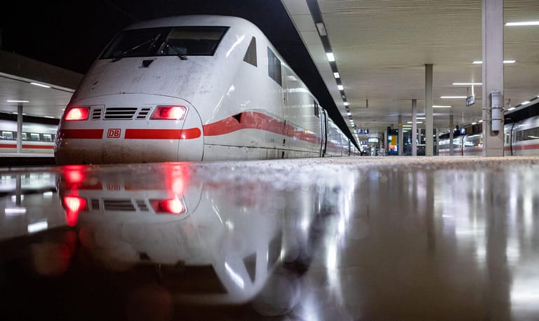 ..., dann kündigt die Bahn an, den Fernverkehr komplett einzustellen.