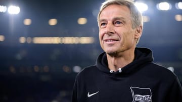 Jürgen Klinsmann ist am Dienstag überraschend als Trainer von Hertha BSC zurückgetreten. Der 55-Jährige hatte den Posten erst Ende November mit großer Vision angetreten. Er wollte den Verein zu einem europäischen Topklub formen, einem "Big City Club". Doch aus diesem Vorhaben wurde nichts – der Ex-Nationaltrainer gab nach nur 78 Tagen im Amt auf. Dies war nicht sein einziges ehrgeiziges Projekt, das gescheitert ist. t-online.de stellt die größten Klinsmann-Visionen vor – und was aus ihnen wurde.