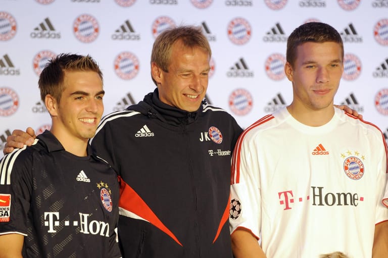 Nach dem Bundestraineramt ließ sich Klinsmann auf das nächste Abenteuer ein und unterschrieb 2008 beim FC Bayern München. Er trat damit die Nachfolge von Klublegende Ottmar Hitzfeld an. Bei seiner Vorstellung als Übungsleiter träumte er einmal mehr von großen Erfolgen. Als Ziel erklärte er einen "ständigen Platz unter den Top Ten in Europa."
