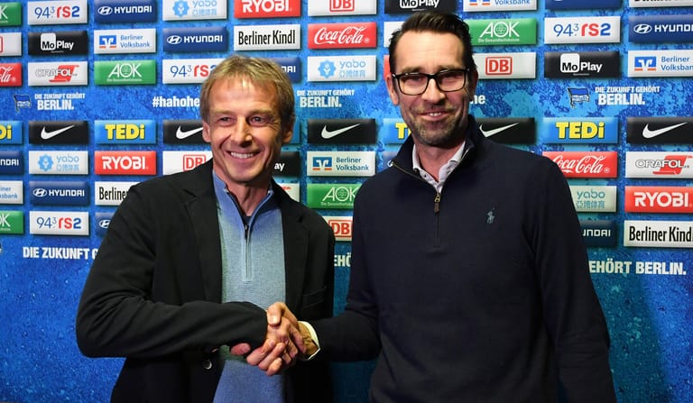 Jürgen Klinsmann, neuer Cheftrainer bei Hertha BSC und Michael Preetz (Manager Hertha BSC), bei der Vorstellung Pressek