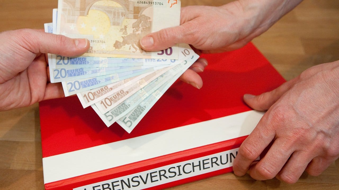 Wer mit seiner Lebensversicherung nicht mehr zufrieden ist, muss sie nicht gleich kündigen. Wer mit seiner Lebensversicherung nicht mehr zufrieden ist, muss sie nicht gleich kündigen.