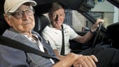 Lebenslange Liebe zum Auto: Schnell bereits im hohen Alter mit Rallye-Legene Walter Röhrl.