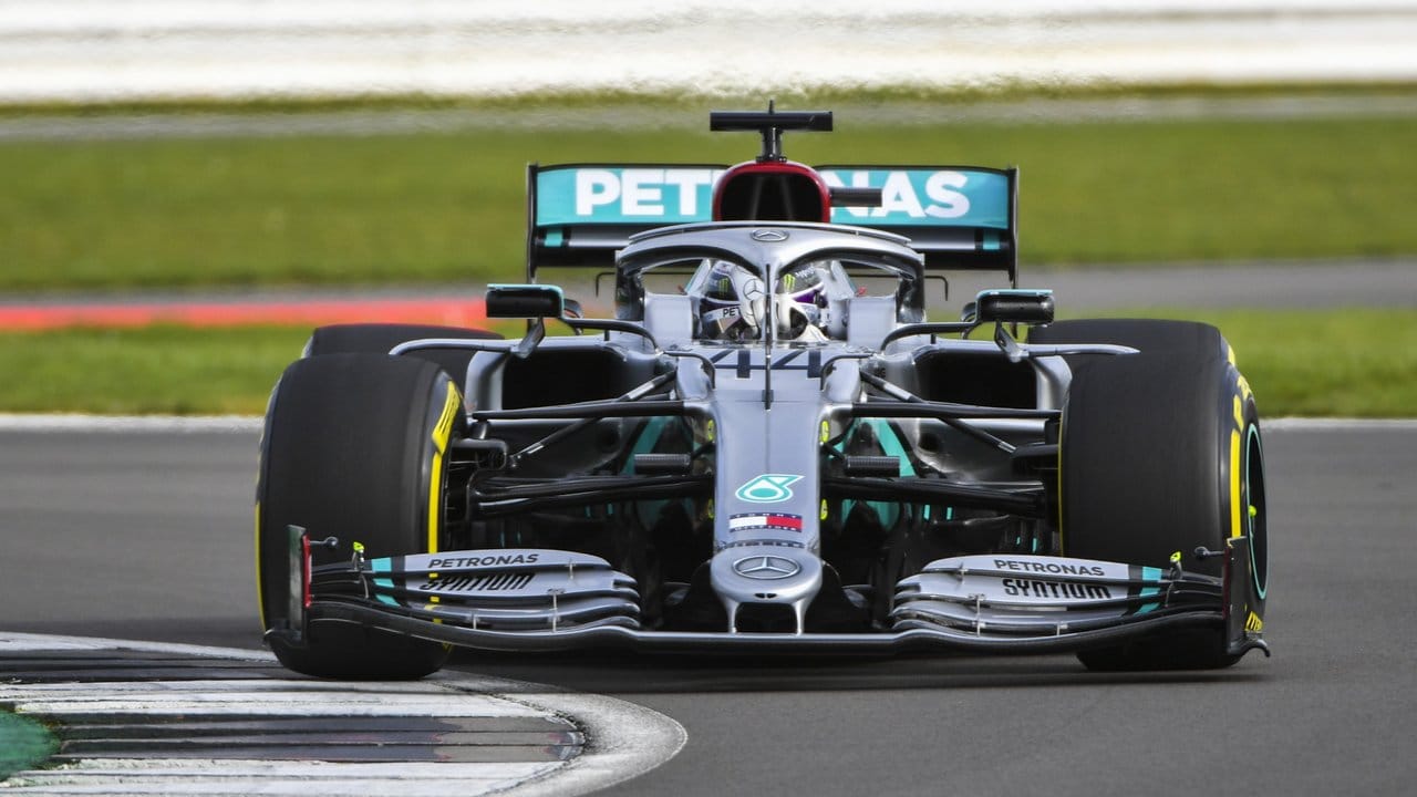 Auch Weltmeister Lewis Hamilton drehte in Silverstone ein paar Runden im neuen Mercedes W11.