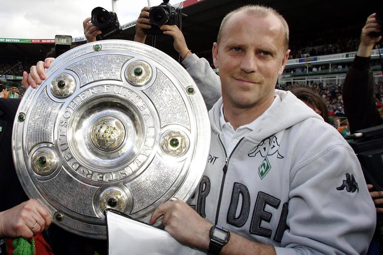 Thomas Schaaf (58): 14 Jahre war Schaaf „Mr. Werder“. In seine Amtszeit fallen das Double 2004 und die weiteren DFB-Pokalerfolge 1999 und 2009, ebenso das Erreichen des Uefa-Pokalfinals 2009. Nach dem Aus in Bremen versuchte sich Schaaf noch bei Eintracht Frankfurt und Hannover 96, bevor er im Sommer 2018 als Technischer Direktor zu seiner alten Liebe Werder zurückkehrte.