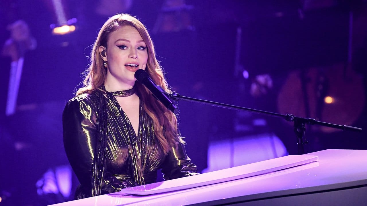 Shootingstar Freya Ridings ist als Beste Britische Solokünstlerin nominiert. Shootingstar Freya Ridings ist als Beste Britische Solokünstlerin nominiert.
