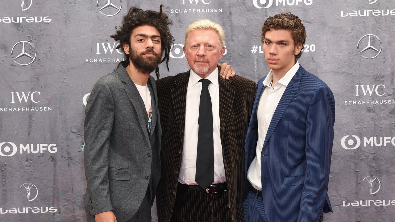 Männerabend in Berlin: Boris Becker mit seinen Söhnen Noah (l) und Elias (r). Männerabend in Berlin: Boris Becker mit seinen Söhnen Noah (l) und Elias (r).