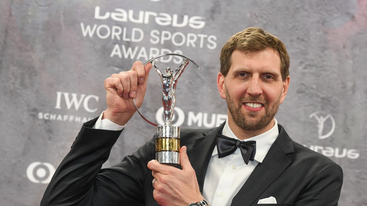 Wurde mit dem Laureus-Preis für sein Lebenswerk ausgezeichnet: Ex-NBA-Star Dirk Nowitzki. Wurde mit dem Laureus-Preis für sein Lebenswerk ausgezeichnet: Ex-NBA-Star Dirk Nowitzki.