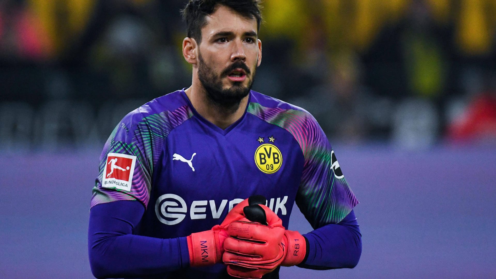 Roman Bürki: Der Dortmunder Torhüter hatte in der ersten Halbzeit trotz der Top-Offensive der Pariser nicht viel zu tun. Im zweiten Abschnitt bekam er mehr Schüsse auf das Tor. Doch er hielt, was es zu halten gab. Ein guter Auftritt des Dortmunder Rückhalts. Note: 2